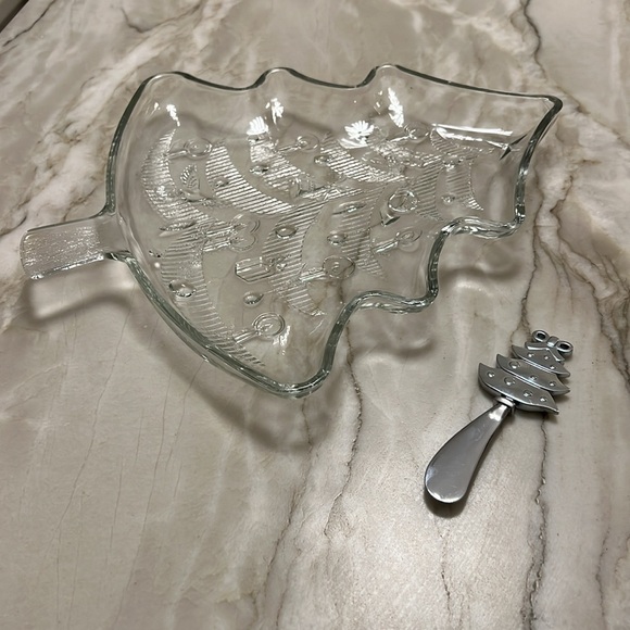 Vintage Christmas Tree Charcuterie Tray with Spreader - Picture 12 of 15